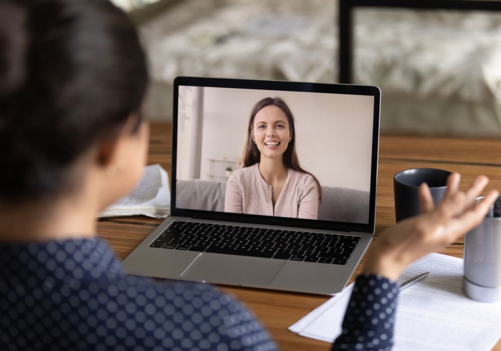 Entrevista por Whatsapp Video 1000x700