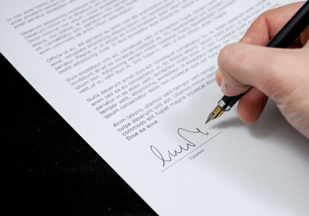 Que Tener en Cuenta Antes Firmar Contrato Laboral Guia Definitiva 1000x700